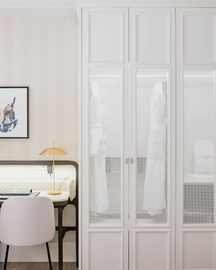 Myr Palacio Vallier バレンシア エクステリア 写真 A bedroom with a wardrobe