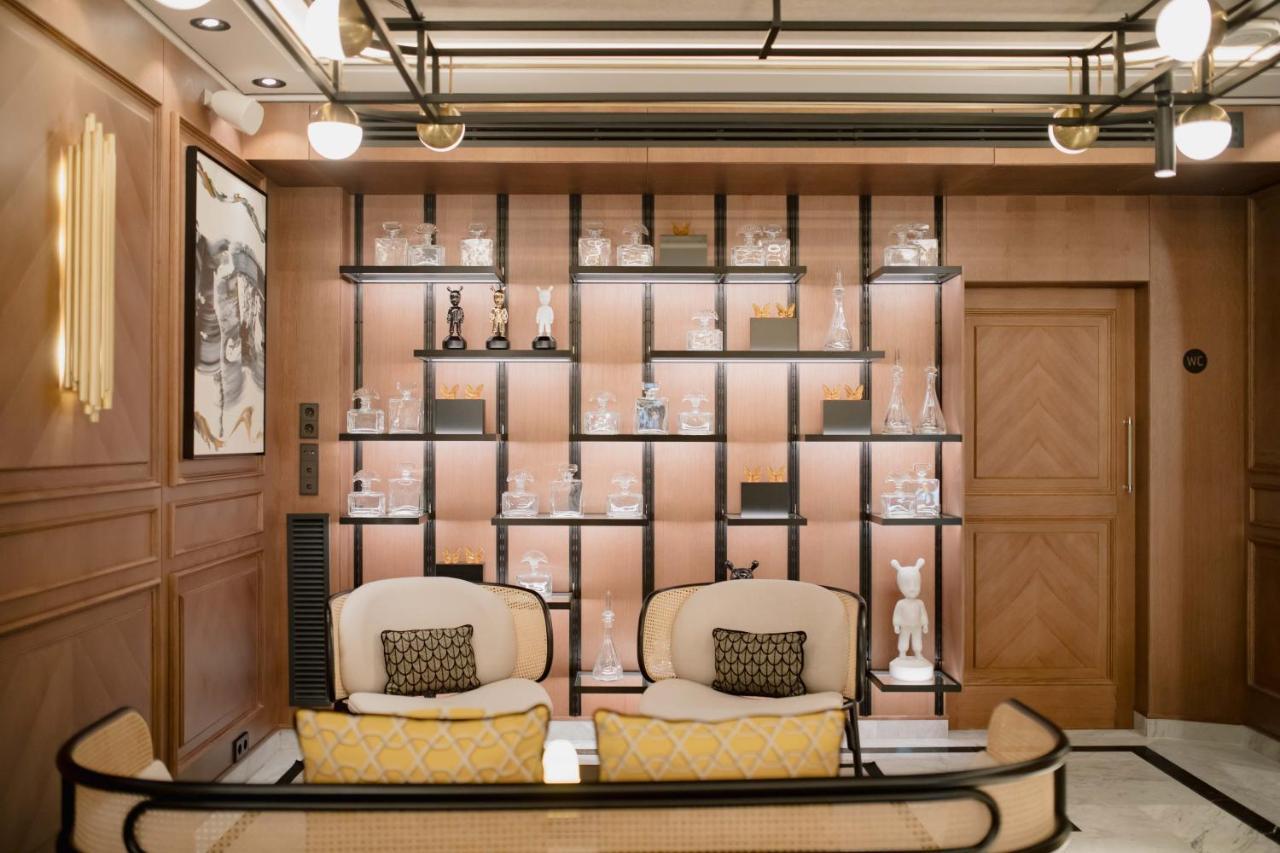 Myr Palacio Vallier バレンシア エクステリア 写真 The interior of the perfume shop
