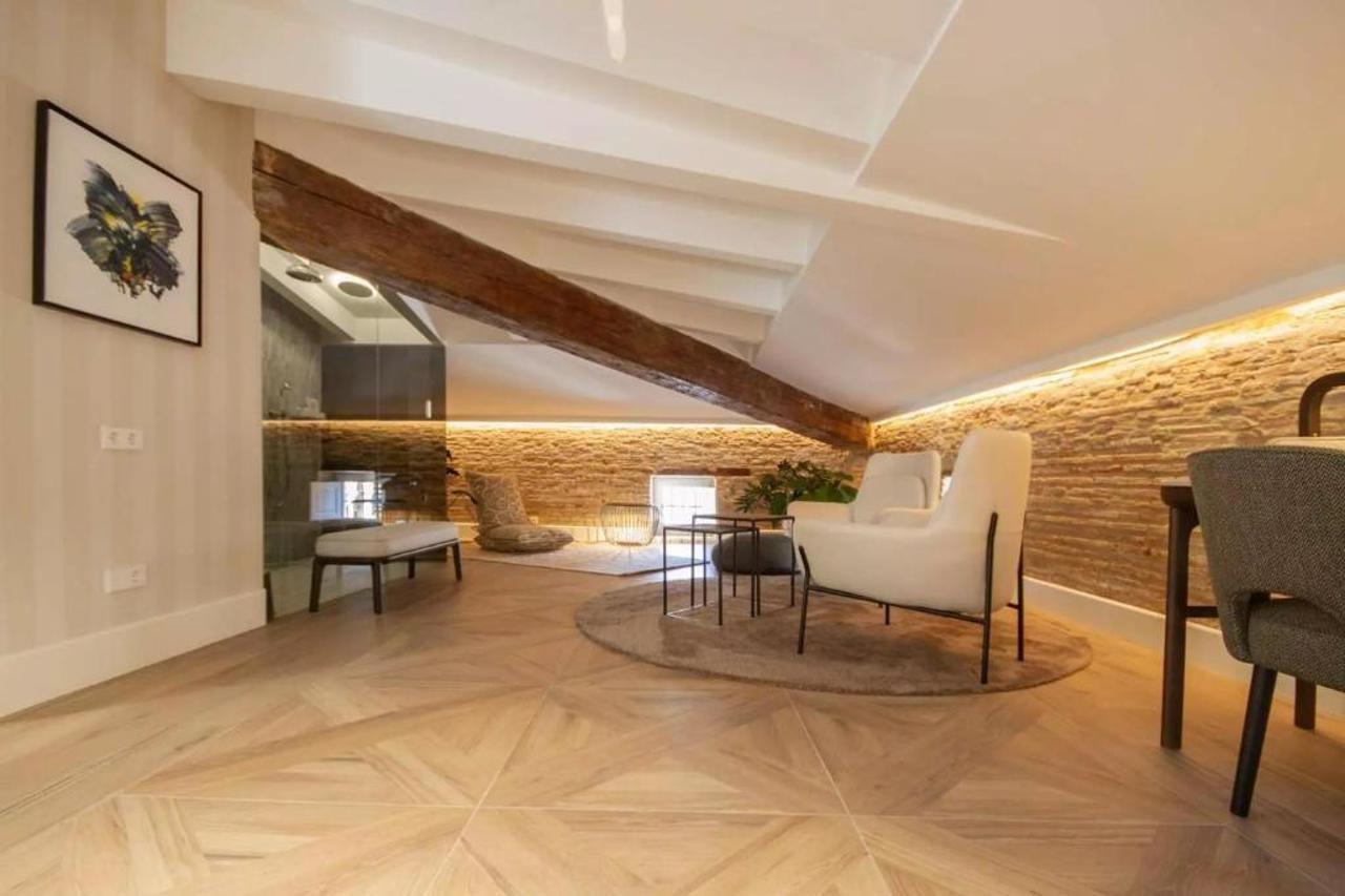 Myr Palacio Vallier バレンシア エクステリア 写真 A living room with a parquet floor