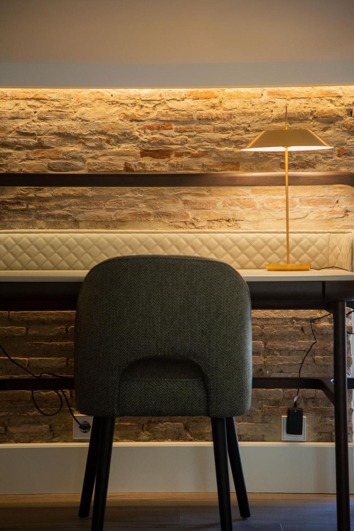 Myr Palacio Vallier バレンシア 部屋 写真 A chair